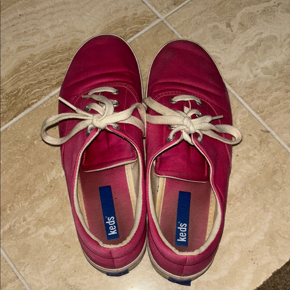 Keds Pink Sneakers with Classic Canvas Design - Picture 3 of 4